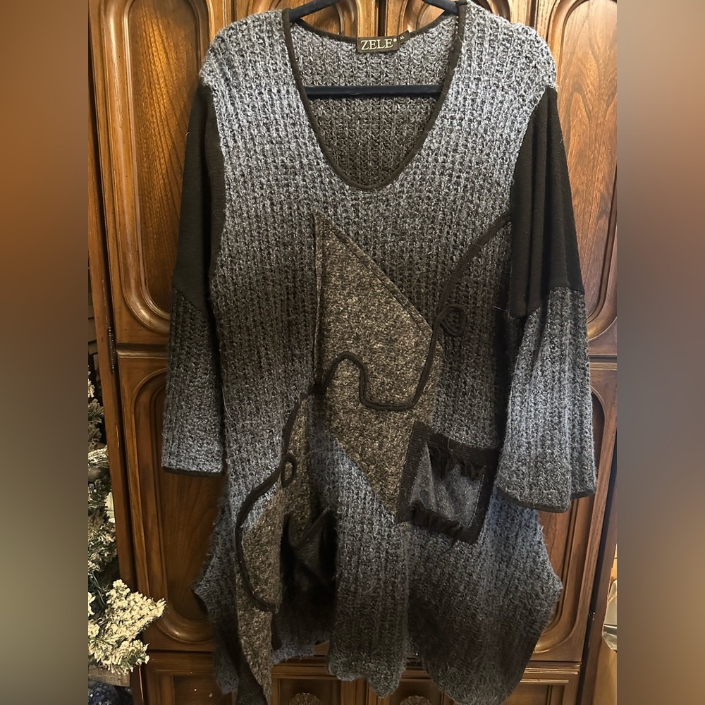 Zele Charcoal and Black Knit Top